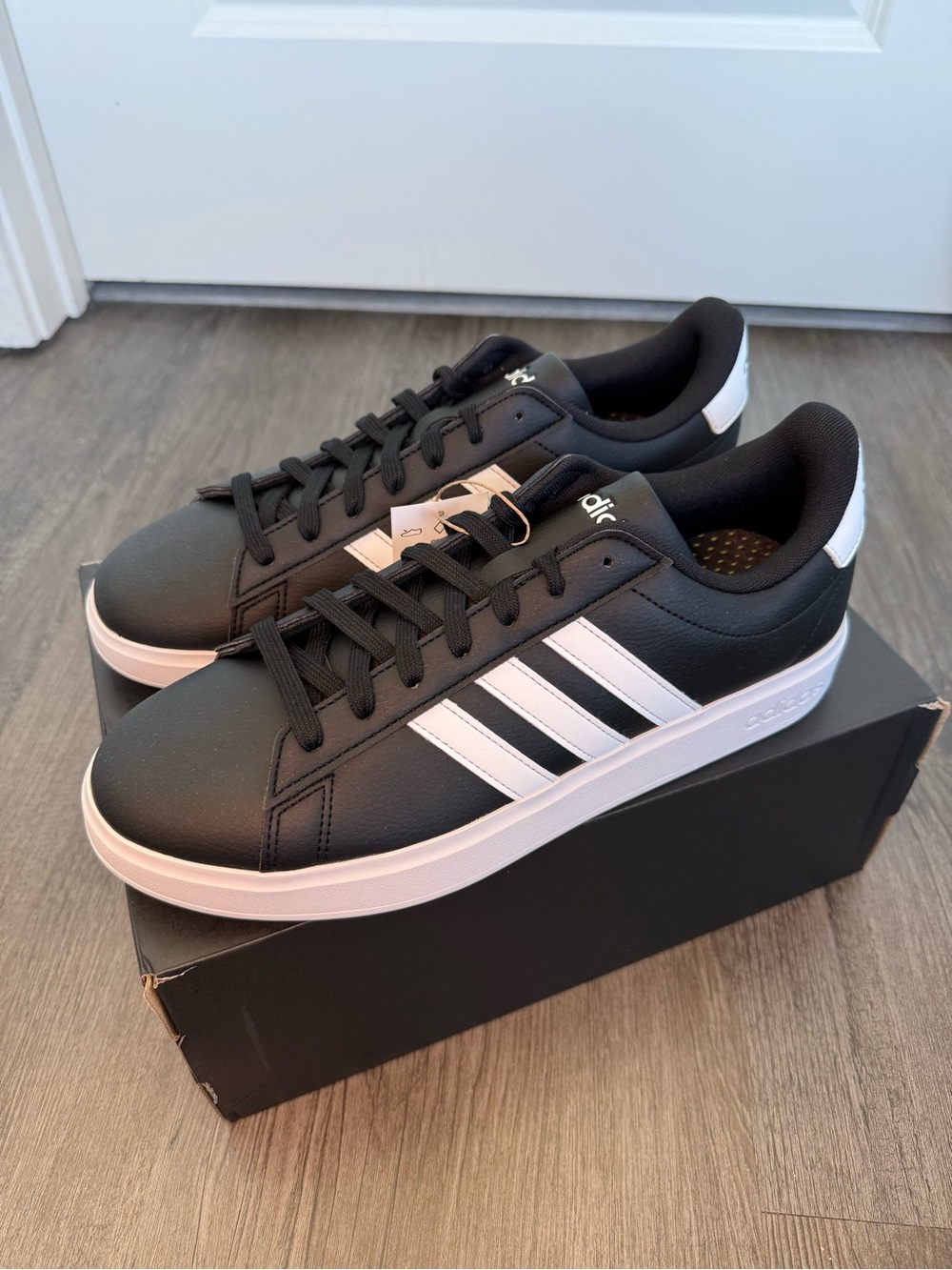 NWT Men’s Adidas Grand Court 2.0 Sneakers Size 9 Black & White Shoes Brand New!